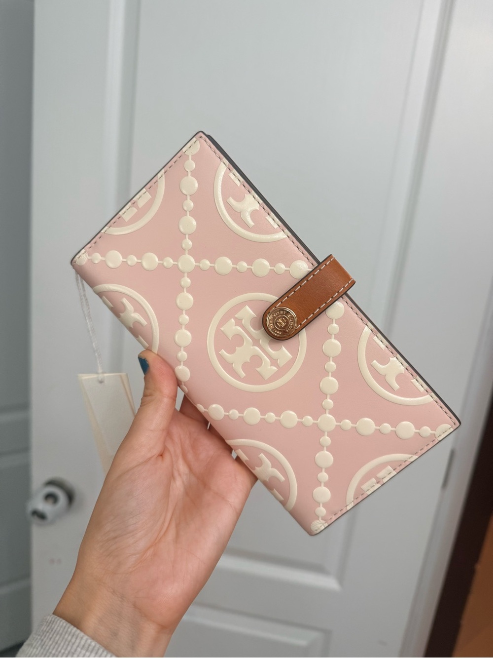 NWT Tory Burch T Monogram Contast Embossed Zip Slim Wallet in Pink Dawn